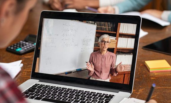 Porta il gioco dell’insegnamento online al livello successivo