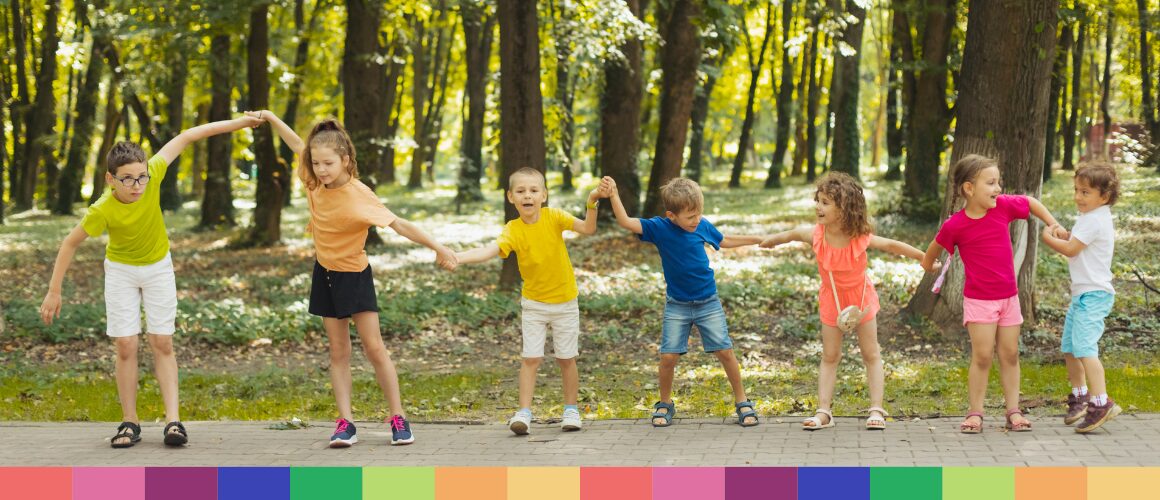 Bambini che partecipano al centro estivo International House San Donato con laboratori di inglese
